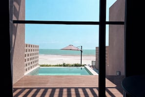 Beachfront Pool Villa Suite | Balcony