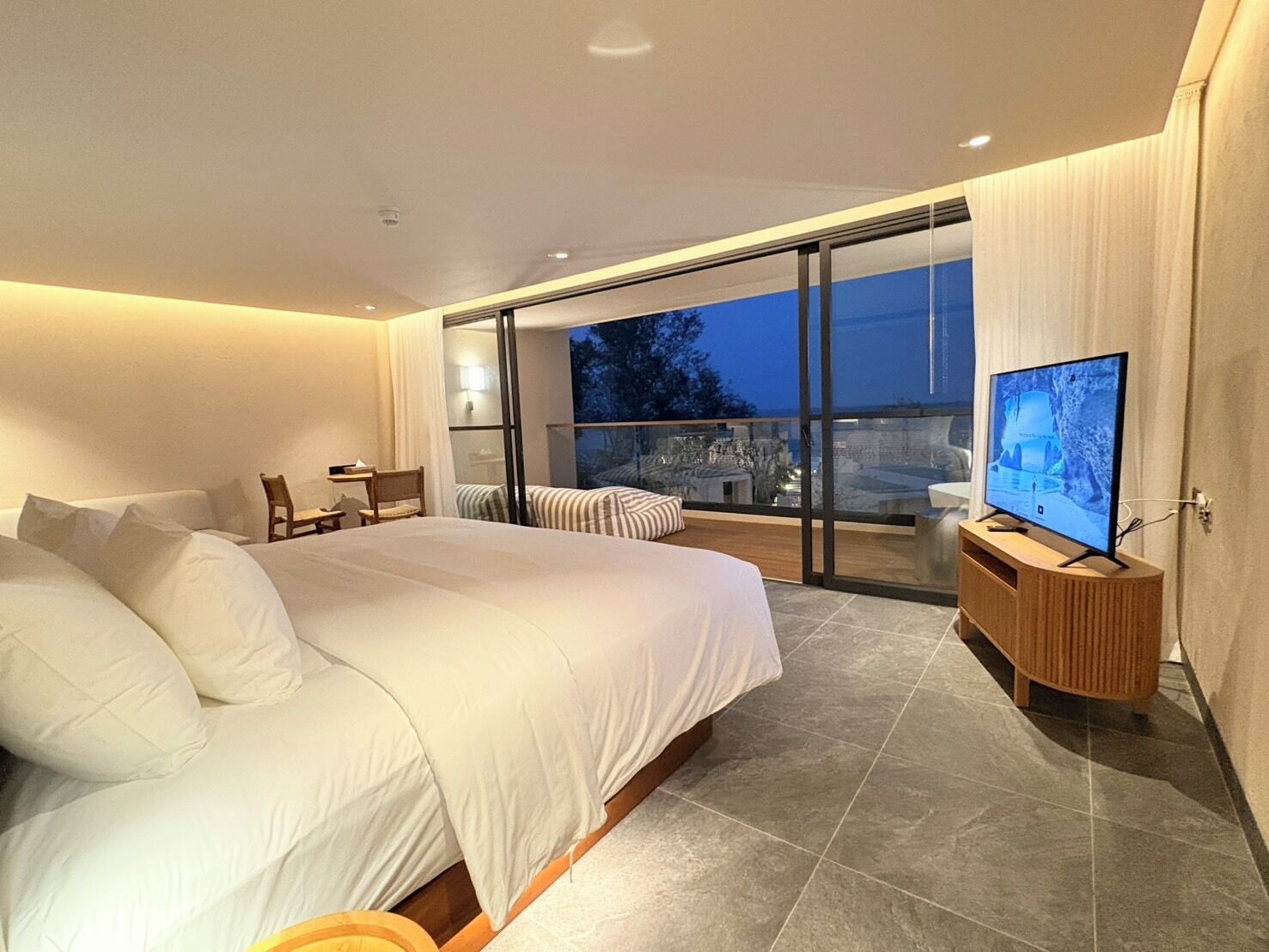 Ocean Penthouse Suite