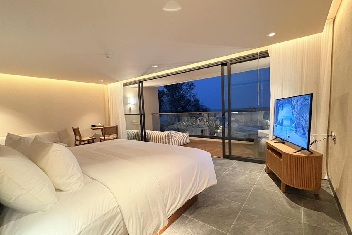 Ocean Penthouse Suite