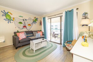 Smart TV - Stunning Front Angle Views to Ocean & Babe's Beach w/your Private Balcony & WiFi (Galveston)