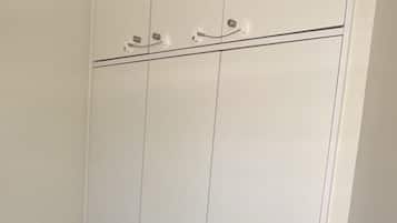 3 bedrooms, bed sheets