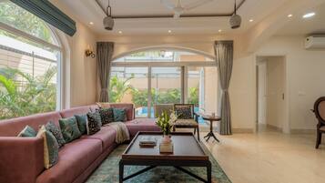 Villa, 4 soverom, privat basseng | Oppholdsområde