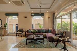 Vila, 4 quartos, piscina particular | Área de estar