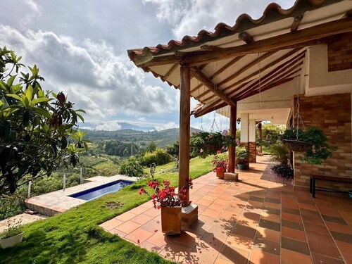 Family cabin with pool • Spectacular view and total relaxation