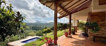 Family cabin with pool • Spectacular view and total relaxation