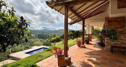 Family cabin with pool • Spectacular view and total relaxation
