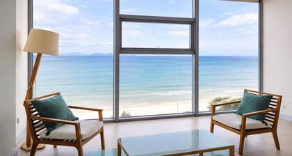Stunning Oceanfront Apartment Ocean View Steps to My Khe Beach