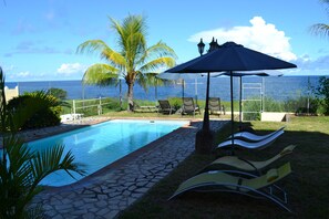Pool - Cozy apartment in quiet area with fantastic sea view and swimming pool, (Riviere Noire)