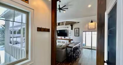 Wonderful 4-bedroom with AC in Island Park, Hottub,Close Yellowstone, EV charger