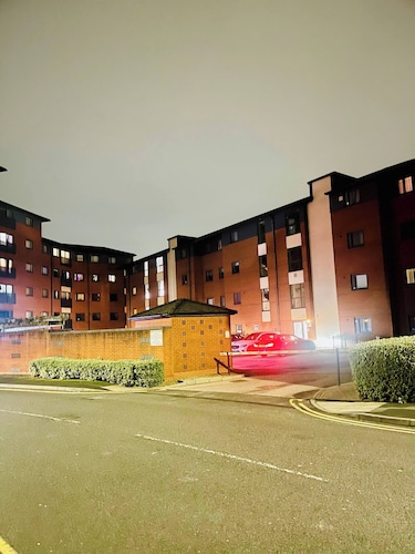 The Luxe Loft 2bed Apartment Free Parking, Fast Wifi & Netflix