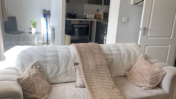 Apartment, 2 Bedrooms | Living room