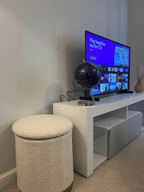Apartment, 2 Bedrooms | Interior - The Luxe Loft 2bed Apartment Free Parking, Fast Wifi & Netflix (Wolverhampton)