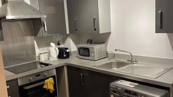 Apartment, 2 Bedrooms | Private kitchen