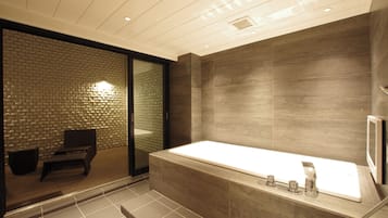 Deluxe-dobbeltværelse - ryger - balkon | Badeværelse