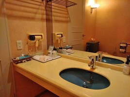 Separate tub and shower, free toiletries, hair dryer, slippers