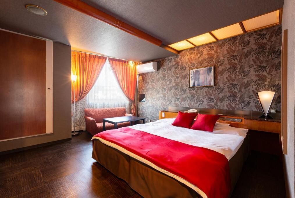 Eenvoudige tweepersoonskamer, uitzicht op rivier