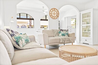 Dasheri Apartment | Palm Cove 1Bedroom Apartment with Full Kitchen and Resort Pools