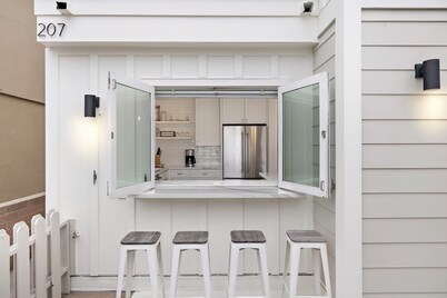 Newport Beach Surfside Bungalow Steps to Sand and Salt