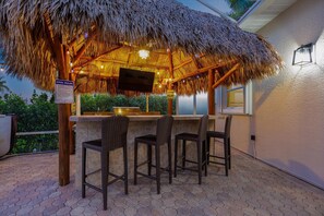 Bar (on property) - Spacious Waterfront 4-bedroom Cape Coral Escape! (Cape Coral)