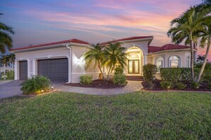 Exterior - Spacious Waterfront 4-bedroom Cape Coral Escape! (Cape Coral)