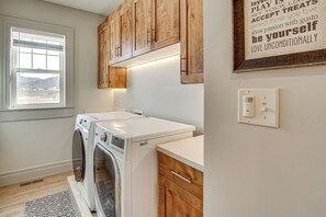 Interior - Hike, Golf & Unwind! Mtn-View Cedar City Townhome (Cedar City)