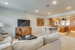 Living area - Hike, Golf & Unwind! Mtn-View Cedar City Townhome (Cedar City)