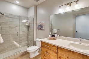 Hair dryer, towels - Hike, Golf & Unwind! Mtn-View Cedar City Townhome (Cedar City)