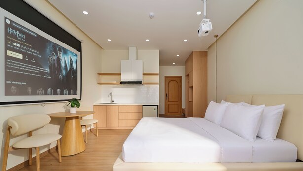 Phòng Tiêu chuẩn, ban công, quang cảnh thành phố | Bếp riêng | Tủ lạnh nhỏ, bếp nấu, dụng cụ nấu nướng/bát dĩa/dao nĩa 