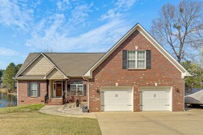 Exterior - Pedal Pontoon & Movie Room! Lakefront Family Home (Sanford)