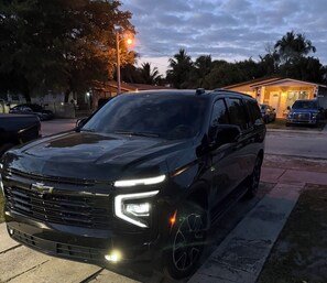 Property grounds - Miami Escape 2BR/2BA  2025 SUV Rental Available (Miami)