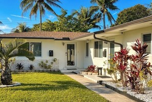 Exterior - Miami Escape 2BR/2BA  2025 SUV Rental Available (Miami)