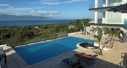 Beautiful 8-bedroom villa with AC in charming Barahona