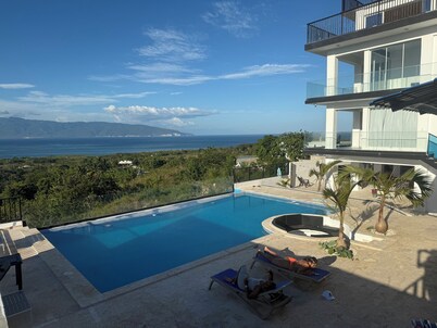 Beautiful 8-bedroom villa with AC in charming Barahona