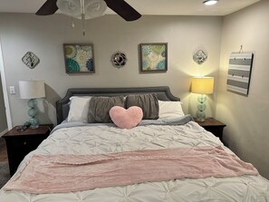 4 bedrooms, iron/ironing board, WiFi, bed sheets - Great views 4 Bedroom nearRed Rocks, Downtown, Golden and Lookout Mountain! (Lakewood)
