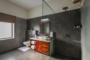 Villa Deluxe, balcón, vistas al jardín | Baño