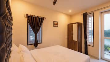 Luxury Apartment, Balcony, Lake View