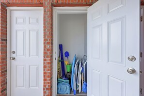 Interior - Pool Access! Sleek Golf Retreat in Garden City (Murrells Inlet)