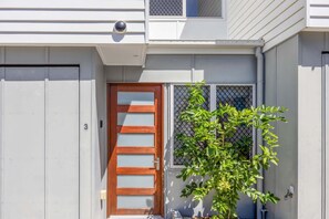 Exterior detail - Bright Townhouse Near Maroochydore Beaches (Maroochydore)