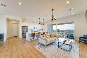 Interior - Gateway to Route 66 Fun! Mtn-View Williams Home (Williams)