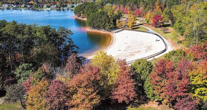 Boat & Relax on Smith Mountain Lake! Bright Condo