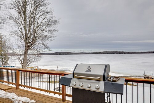Lake Access & Pier: Northwoods Fishing Cabin
