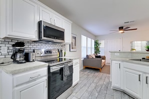 Fridge, microwave, stovetop, dishwasher - < 1 Mi to Historic McKinney: Modern Duplex w/ Yard (McKinney)