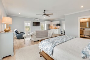 Desk, Internet, bed sheets - Near Cape Fear River! Relaxing Getaway w/ Views (Wilmington)