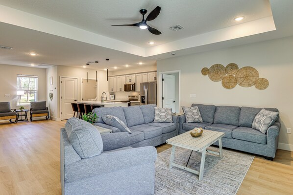 Living area - Tee Times & Race Thrills! Family Home in Sebring (Sebring)