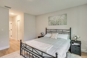 Room - Tee Times & Race Thrills! Family Home in Sebring (Sebring)