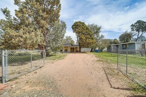 Property grounds - Payson Pines & Porch Vibes: Cool High Country Base (Payson)