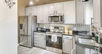 Private Yard & Patio: Spacious Retreat in Omaha!
