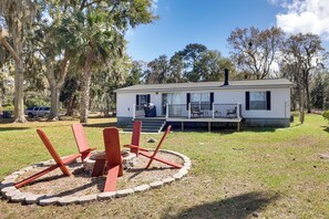 Property grounds - Cast & Relax! Peaceful Lake House in Midway (Midway)