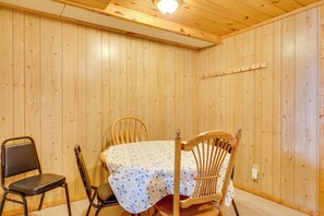 Dining - Fishing Paradise: Lakefront Duplex in Northwoods (Pearson)