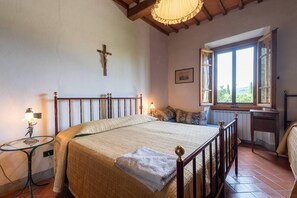 Room - Apartment in Laterina With Pool (Pergine Valdarno)